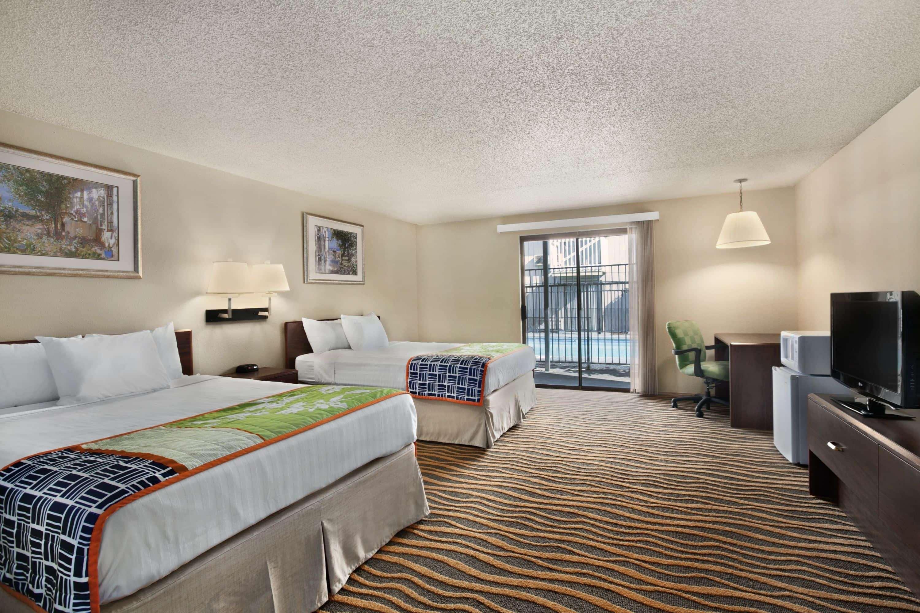 South Tacoma Suites Bagian luar foto