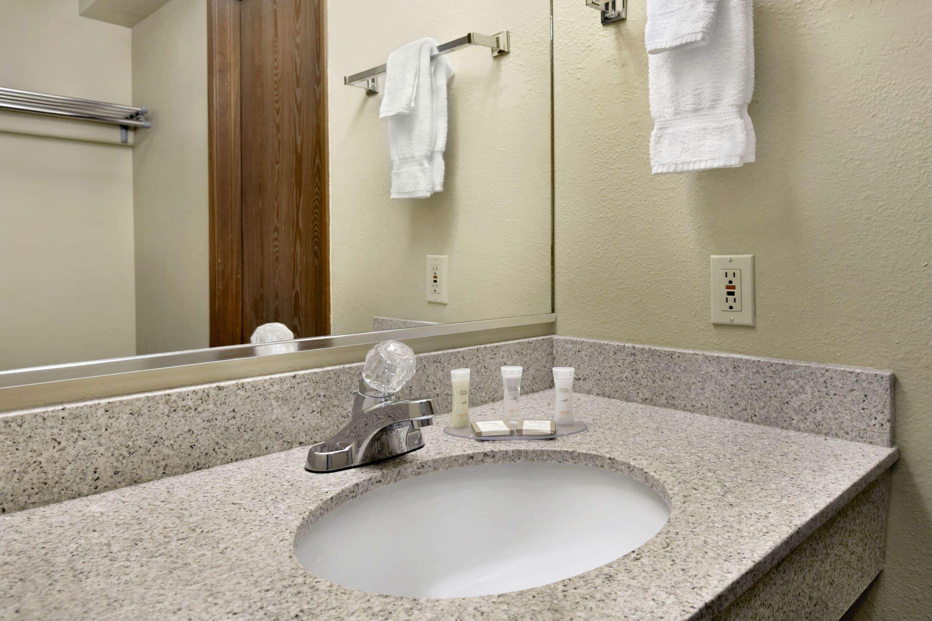 South Tacoma Suites Bagian luar foto