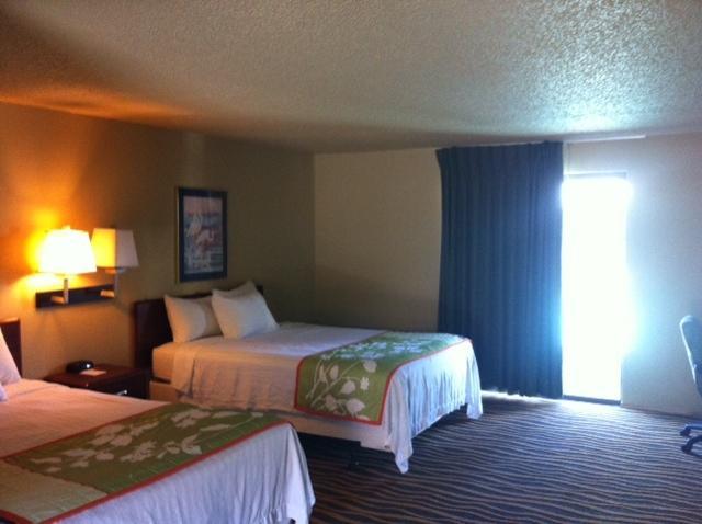 South Tacoma Suites Ruang foto