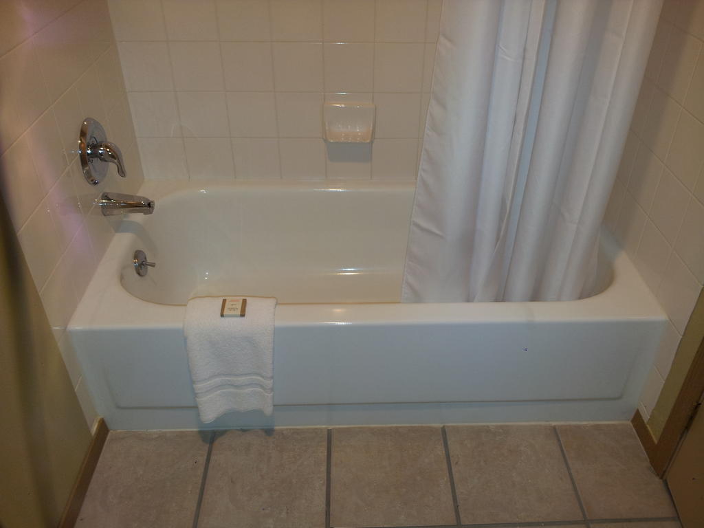 South Tacoma Suites Ruang foto