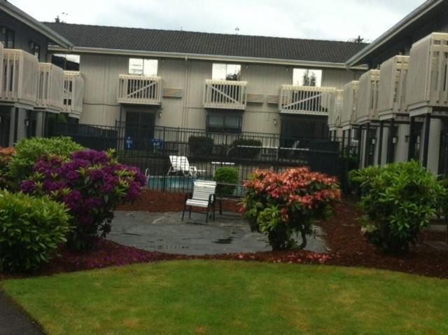 South Tacoma Suites Bagian luar foto